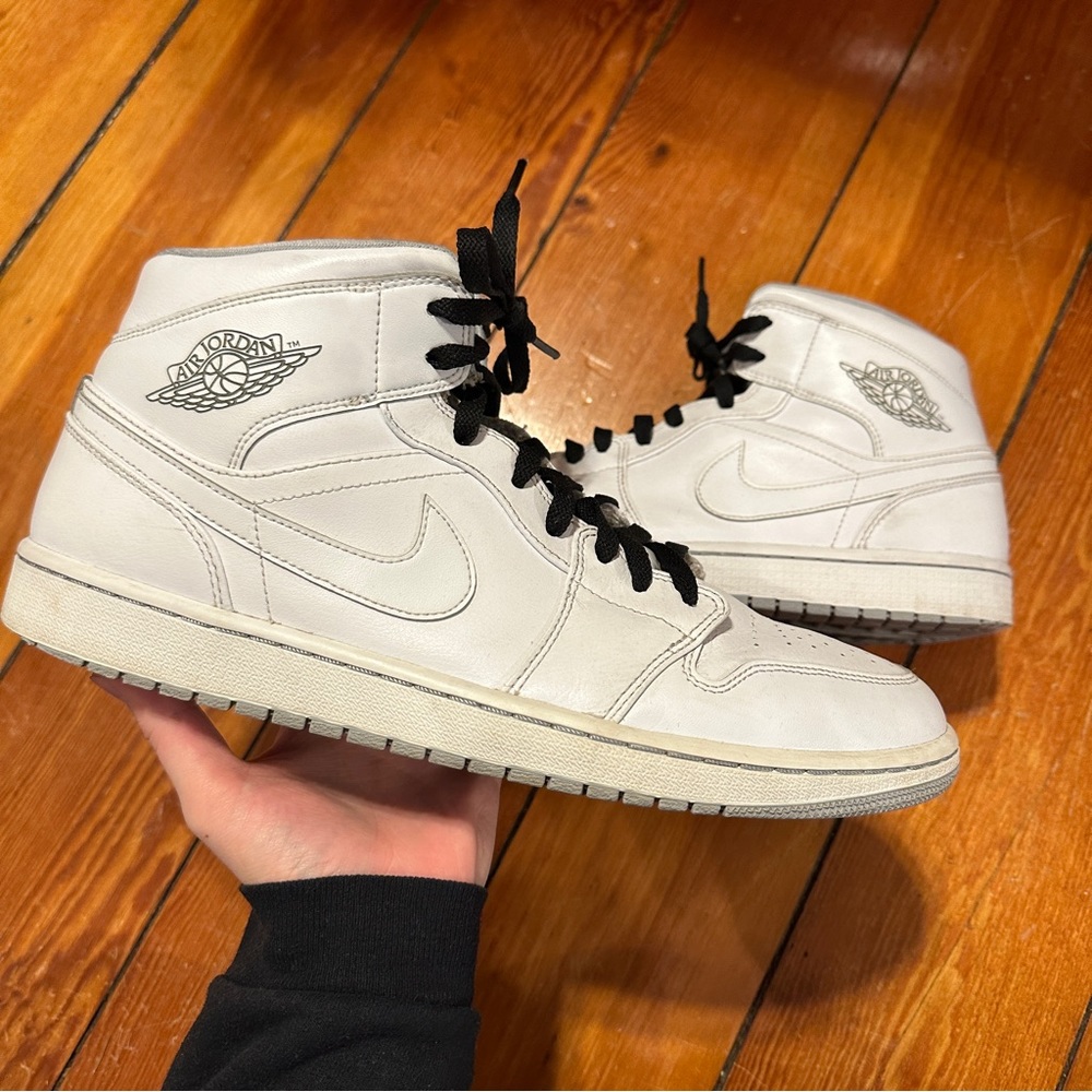 Jordan 1 men’s white and grey